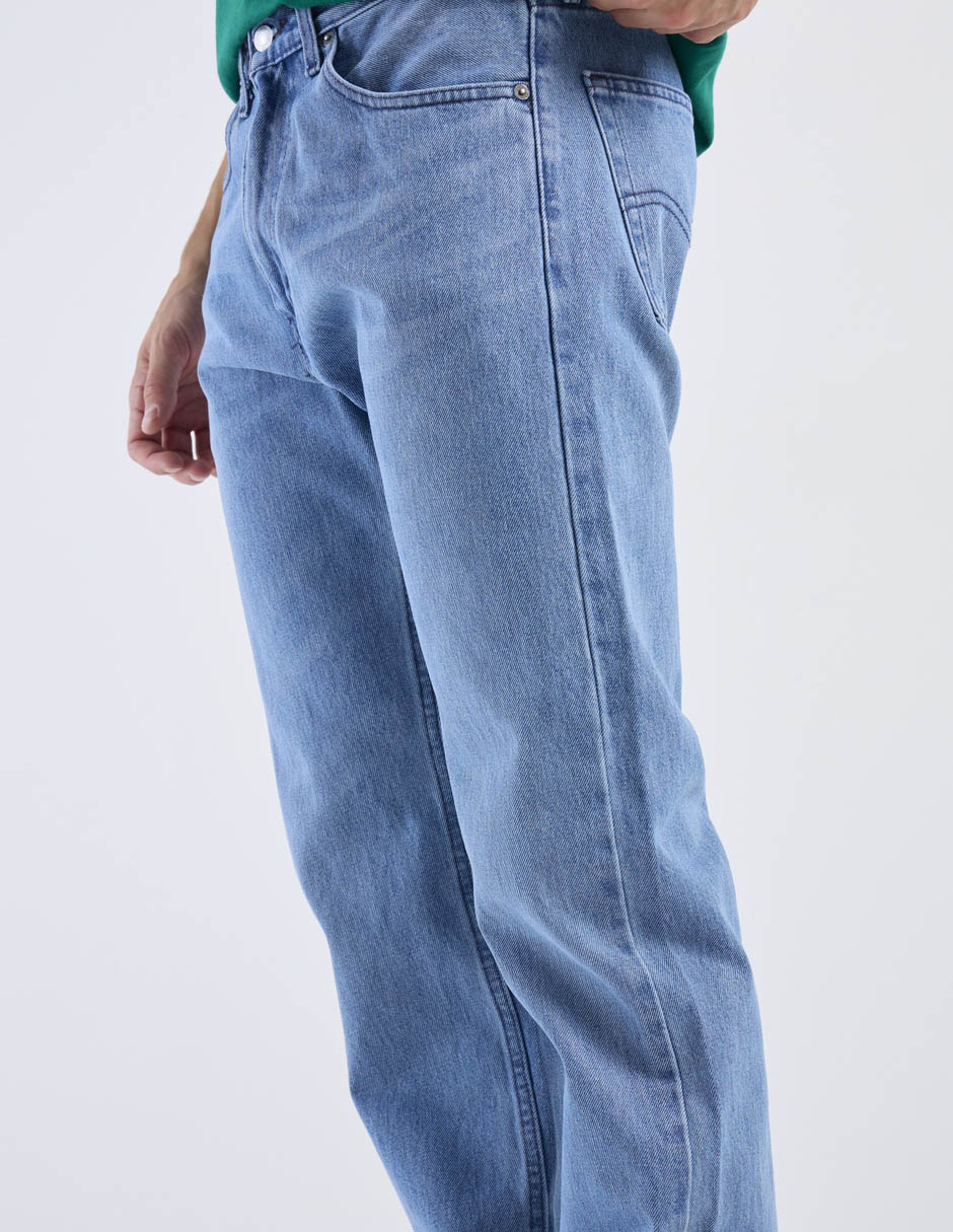 Jeans relaxed lavado medio para hombre 19